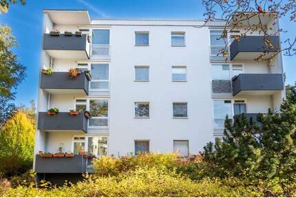 Investieren im grünen Süden: Effiziente 2,5-Zimmer-Wohnung + mit 90 m² + Balkon + PROVISIONSFREI - Berlin Lichterfelde