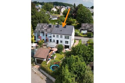 Sanierte Doppelhaushälfte mit Traumgarten !Haus ohne Provision! - Helmbrechts