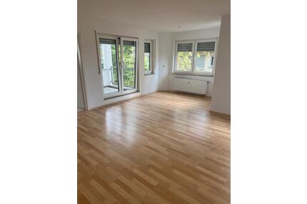 Stilvolle, moderne 2,5-Zimmer-Wohnung mit Balkon, EBK & TG - Leonberg
