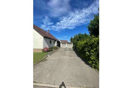 Haus zum Mieten in Herrenberg-Oberjesingen 1.440,00 € 180.1 m²