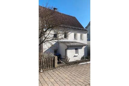 Freistehendes Einfamilienhaus - 300.000,00&nbsp;EUR Kaufpreis, ca.&nbsp; 130,00&nbsp;m&sup2; in Rot am See (PLZ: 74585)