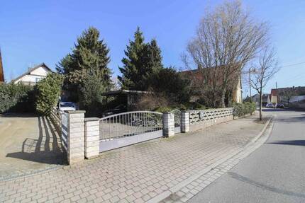 Im Sommer am Pool, im Winter am Kamin: Einfamilienhaus mit barrierefreier Einliegerwohnung - Ammelshain