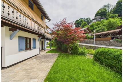 Zeitlos schön: Gartenwohnung am Alpbach in Tegernsee nach Kernsanierung