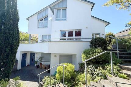 Ihr neues Zuhause: Stilvolle Doppelhaushälfte mit ELW in Bestlage von Schönaich zu verkaufen!