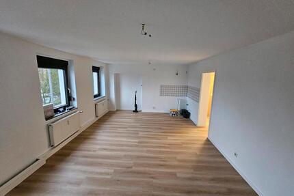 Helle 2 zimmer Wohnung in Solingen Mitte frisch renoviert