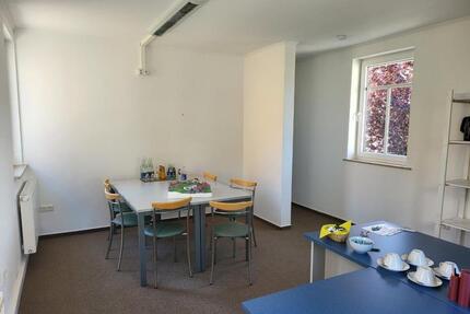 Büroraum in der Bienenstraße - 360,00&nbsp;EUR Kaltmiete, ca.&nbsp; 30,00&nbsp;m&sup2; in Kronach (PLZ: 96317)