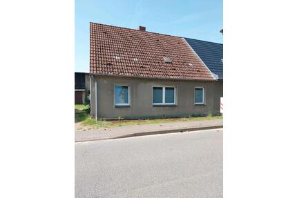 DoppelhaushälfteHalbhaus - 57.500,00&nbsp;EUR Kaufpreis, ca.&nbsp; 120,00&nbsp;m&sup2; in Plau am See (PLZ: 19395)