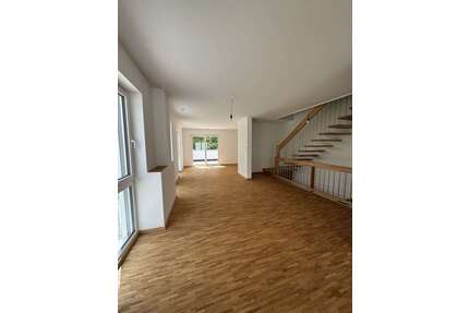 Haus zum Mieten in Würzburg 2.330,00 € 172.6 m²