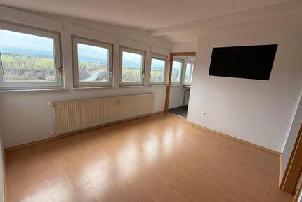 Helle 2,5 Zimmer Dachgeschosswohnung mit Panoramablick - Mögglingen