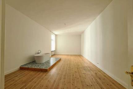 Außergewöhnlich wohnen: Altbau mit Badewanne im Zimmer & viel Charme - Berlin Mitte