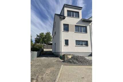 Haus zum Kaufen in Steinheim-Höpfigheim 579.000,00 € 193 m²