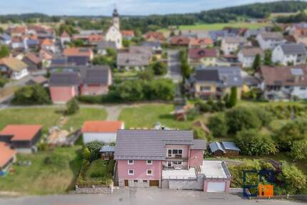 Behinderten und Rollstuhlgerechtes Mehrfamilienhaus mit Aufzug, Sonnenterrasse und großen Garten - Plößberg Wildenau