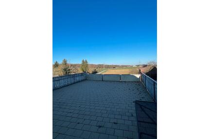 Schöne 4,5 Zimmer-Wohnung mit großer Terrasse - Laichingen