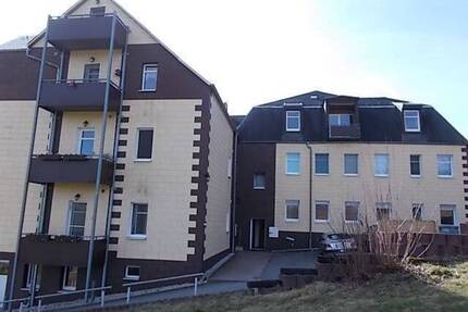Saniertes und vollvermietetes Mehrfamilienhaus mit SP und Balk. in guter Lage - Taura b. Burgstädt Köthensdorf-Reitzenhain
