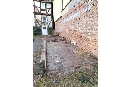 Renovierungs und Sanierungs bedürftuges Haus zu verkaufen. - Helsa