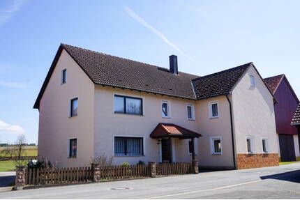 Meine kleine Farm - Wohnhaus mit Schreinerei, Scheunen, Stall, Freifläche in Aufseß OT