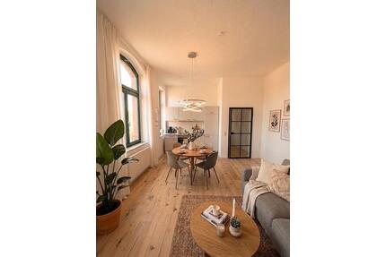 WOHN-UPGRADE: Design-2-Raum-Wohnung in Villa | EBK | Optional Möb - Glauchau
