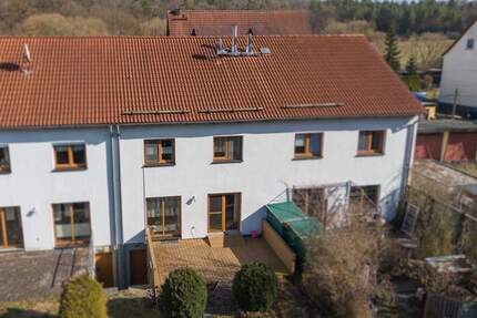 Kernsaniertes Reihenhaus, mit Garten und großer Terrasse! Nur wenige Autominuten von Hildburghausen entfernt! - Veilsdorf