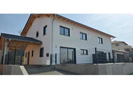 Erstbezug: Moderne Doppelhaushälfte KFW 40 in 94327 Bogen