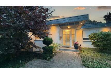 Traumhafter Bungalow mit Garten und vermieteter Doppelhaushälfte in Duisburg-Vierlinden!