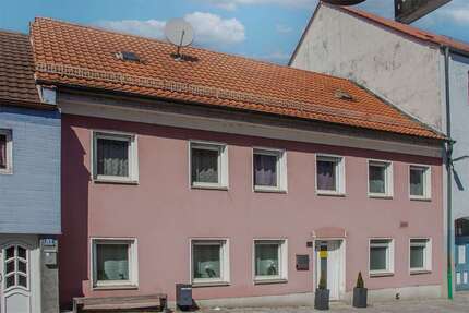 Haus zum Kaufen in Landau 220.000,00 € 180 m²