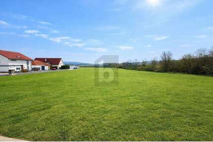 Grundstück zu verkaufen in Seybothenreuth 453.600,00 € 3024 m²