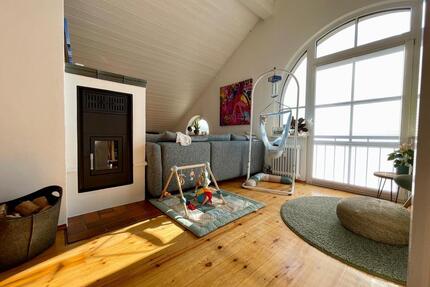 Helle 2-Zimmer-Dachgeschosswohnung mit kuscheligem Kamin - Kolbermoor