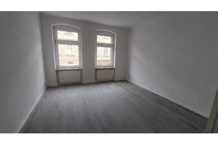2 Raum Wohnung frisch renoviert mit Balkon - Bernburg (Saale)