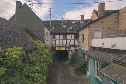 Haus zum Kaufen in Wiesbaden-Naurod 390.000,00 € 228 m²