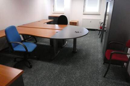 Büroraum 3: Hochwertig, möbliert in Roth - sofort verfügbar, Küche & Parkplatz