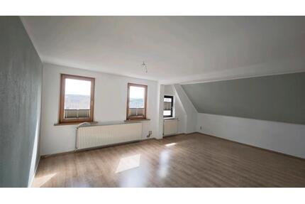 helle,sanierte 3 Raum Wohnung - 500,00&nbsp;EUR Kaltmiete, ca.&nbsp; 85,00&nbsp;m&sup2; in Oelsnitz (Erzgebirge) (PLZ: 09376)