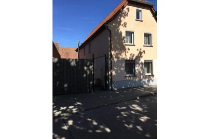 Haus mit Grundstück - 78.500,00&nbsp;EUR Kaufpreis, ca.&nbsp; 127,00&nbsp;m&sup2; in Buttstädt (PLZ: 99628)