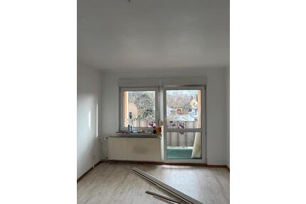 Schöne helle und ab sofort verfügbare, 3 Zimmerwohnung mit Balkon zu vermieten - Drei Gleichen