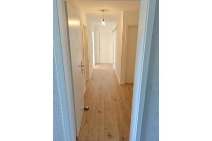 Sanierte 3,5 Zi, 76,75 qm, Pkw-Stpl., Aufzug, OHNE Makler - Böblingen Dagersheim