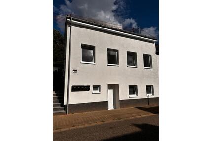 Kernsanierte 1-Zimmer-Wohnung mit eigenem Gartenanteil - Bexbach