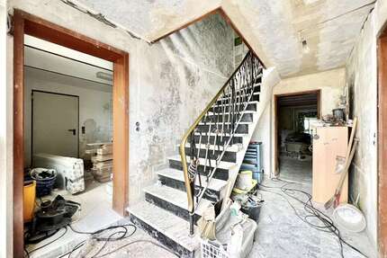 Haus zum Kaufen in Kleinmaischeid 219.000,00 € 304 m²