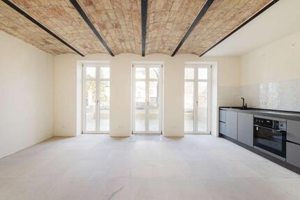 Sanierte Zweizimmerwohnung mit Einbauküche, Loft-Wohnbereich, Terrasse u.v.m. - Seenah in Buckow! - Oberbarnim