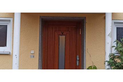 Freistehendes Einfamilienhaus mit Südwestlage, Ausbaupotenzial und mit 2 Garagen und 3 Außenparkplätze in Haunstetten zum Verkaufen! - Augsburg