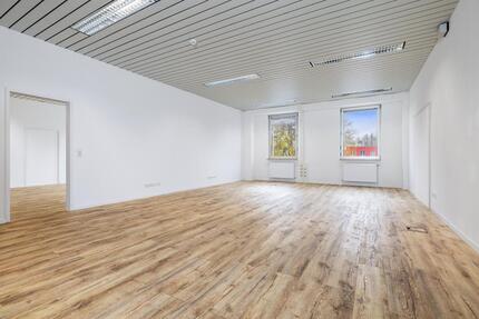 PROVISIONSFREI | Helle und große 2-Raum-Bürofläche (124 m²) | 2 Stellplätze | Neusäß