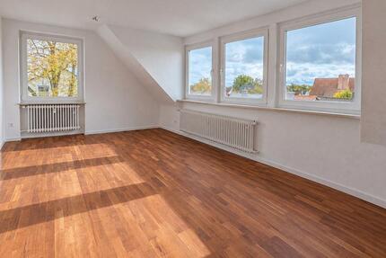 Helle 3-Zimmer-Dachgeschosswohnung mit Kirschholzparkett - Herzogenaurach