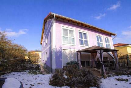 | Lebensräume! | Gepflegte Doppelhaushälfte mit Garten, Garage und Ausbaureserve - Maxhütte