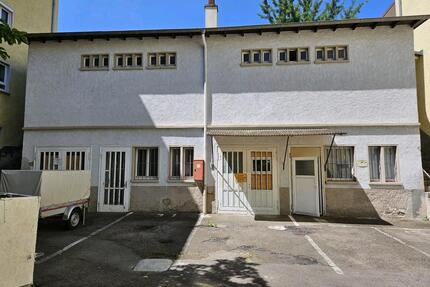 In Pforzheim Zwei Doppelhaushälften mit vielseitigem Potenzial - Stuttgart Mühlhausen