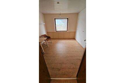 Schöne 2-Zimmer Wohnung mit überdachter Terasse und Garten - Keltern
