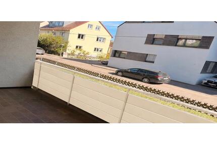 Ruhige 2-Zimmer-Wohnung mit 2 Balkonen (Balkon + Loggia) in Deger - Stuttgart Degerloch