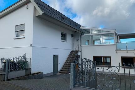 KÖNIGSWINTER ITTENBACH, tolle 4 Zimmer-Wohnung mit ca. 145 m² WNfl. und Dachterrasse, EBK, 2 Stellpl