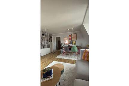 Sehr schöne 2-Zimmer-Wohnung mit Loggia in der Südvorstadt - Leipzig