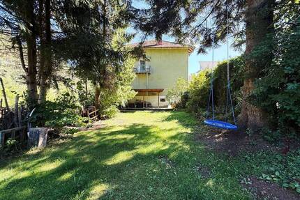 F&D | Wohnen mit Garten: ETW mit 360 qm Grundstücksanteil, Carport & Holzgarage in Hattingen - Immendingen