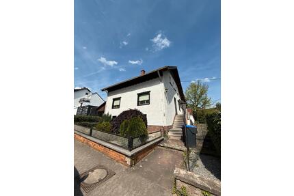 Freistehendes Einfamilienhaus in Lebach-Aschbach mit Garten