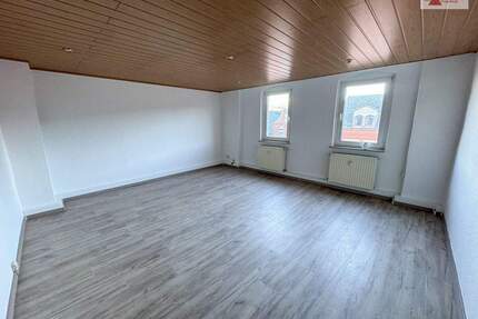 Neu renovierte 3-Raum-Dachgeschosswohnung in zentrumsnaher Lage - Aue-Bad Schlema