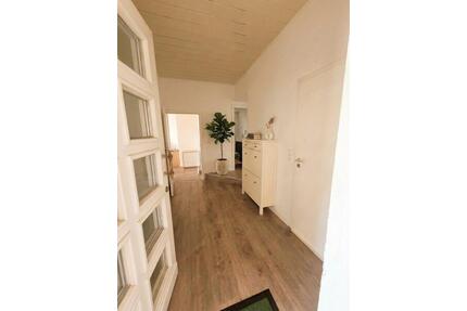 Provisionsfrei! Zweifamilienhaus mit Garten und Pool in Greven